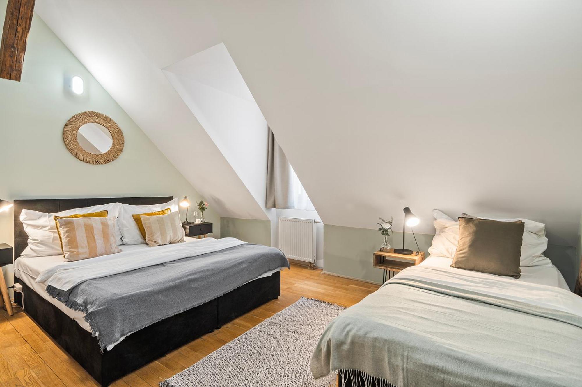 Charles Bridge Historical Apts By Michal&Friends ปราก ภายนอก รูปภาพ