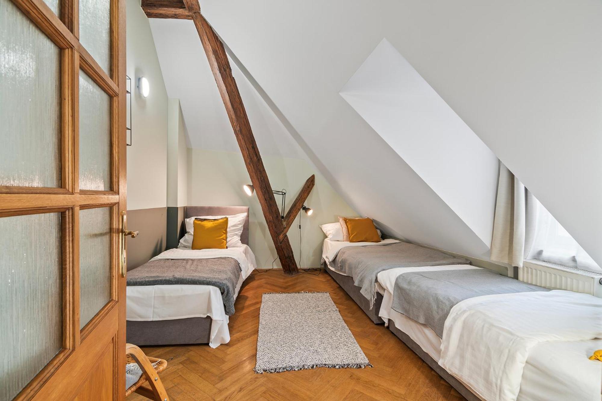 Charles Bridge Historical Apts By Michal&Friends ปราก ภายนอก รูปภาพ