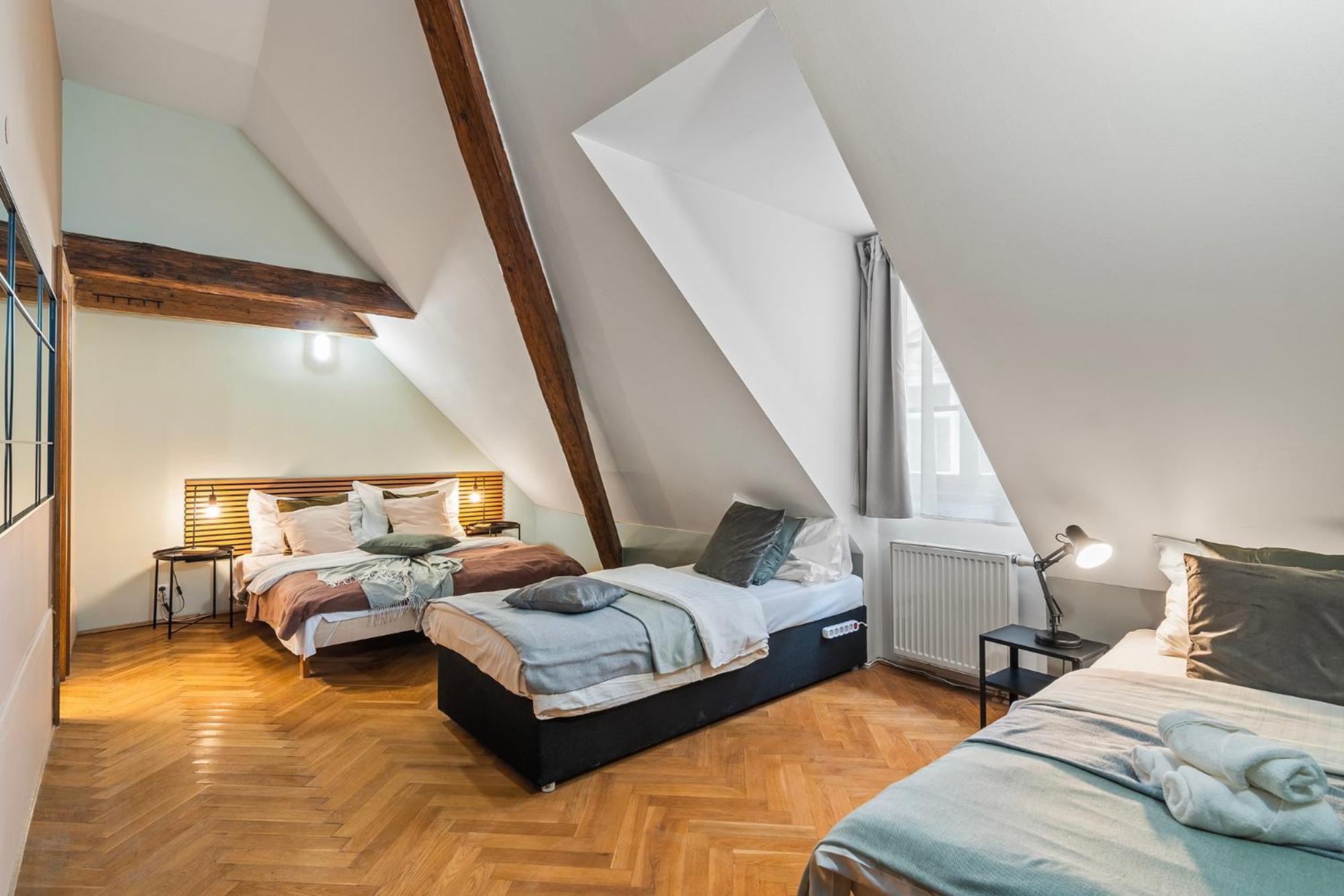 Charles Bridge Historical Apts By Michal&Friends ปราก ภายนอก รูปภาพ