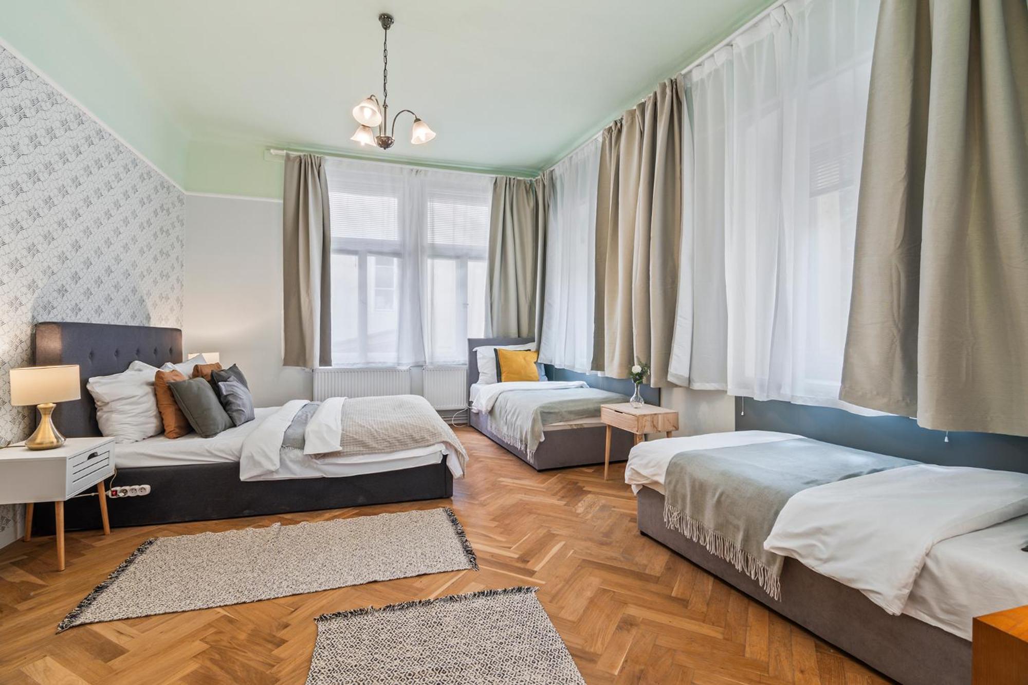 Charles Bridge Historical Apts By Michal&Friends ปราก ภายนอก รูปภาพ