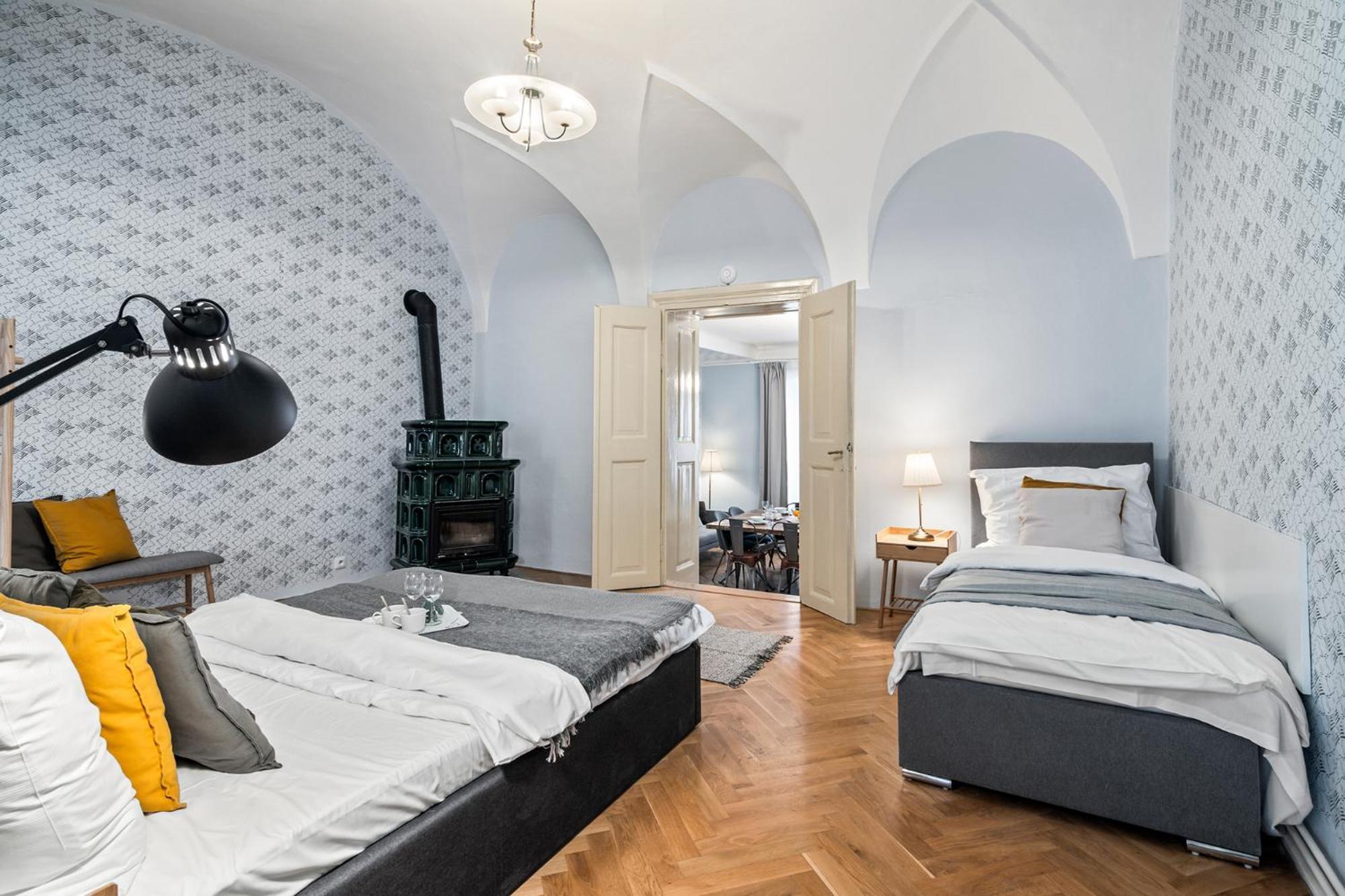 Charles Bridge Historical Apts By Michal&Friends ปราก ภายนอก รูปภาพ