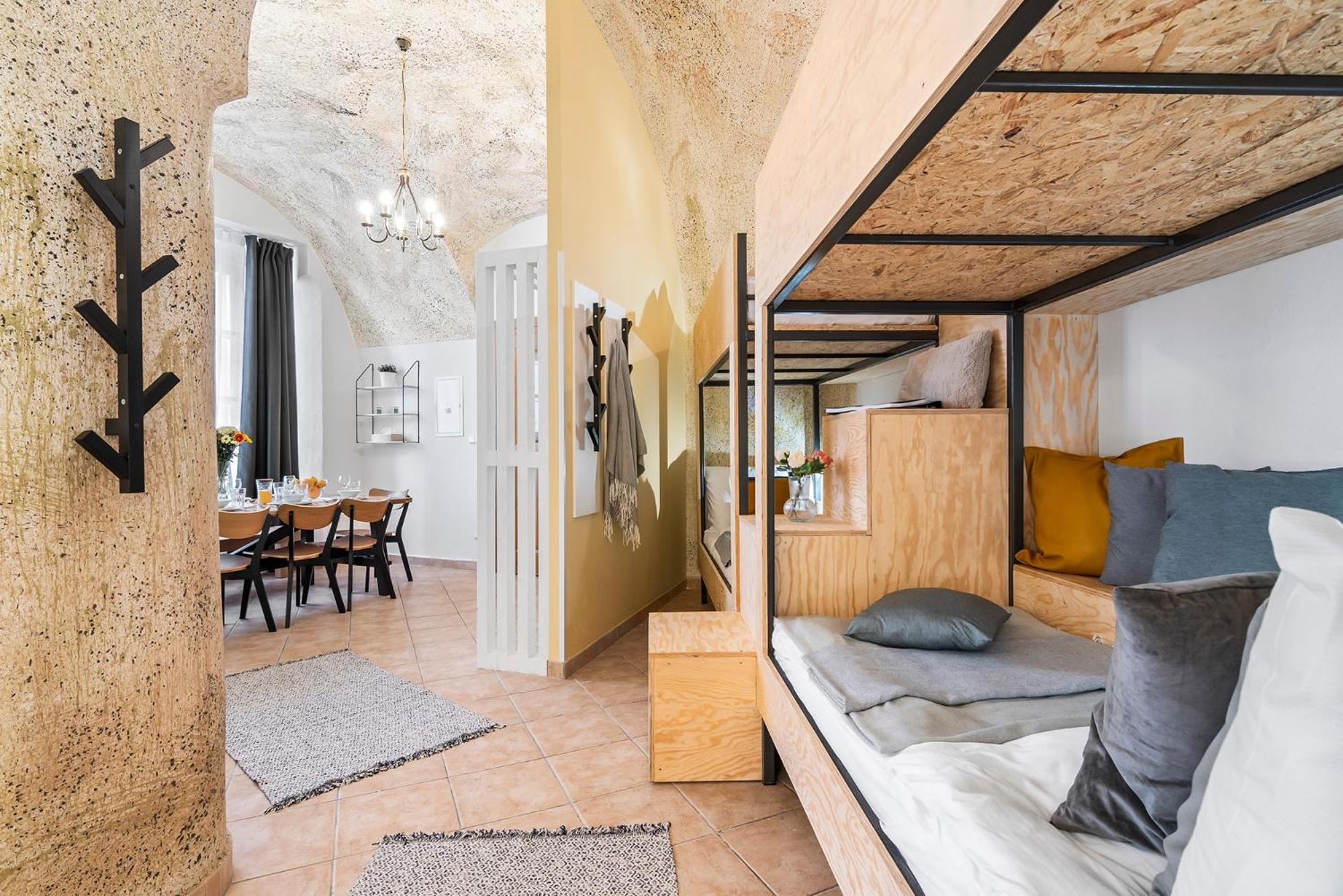 Charles Bridge Historical Apts By Michal&Friends ปราก ภายนอก รูปภาพ