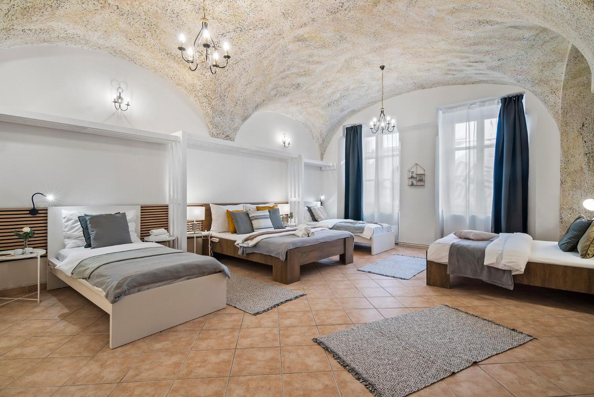 Charles Bridge Historical Apts By Michal&Friends ปราก ภายนอก รูปภาพ
