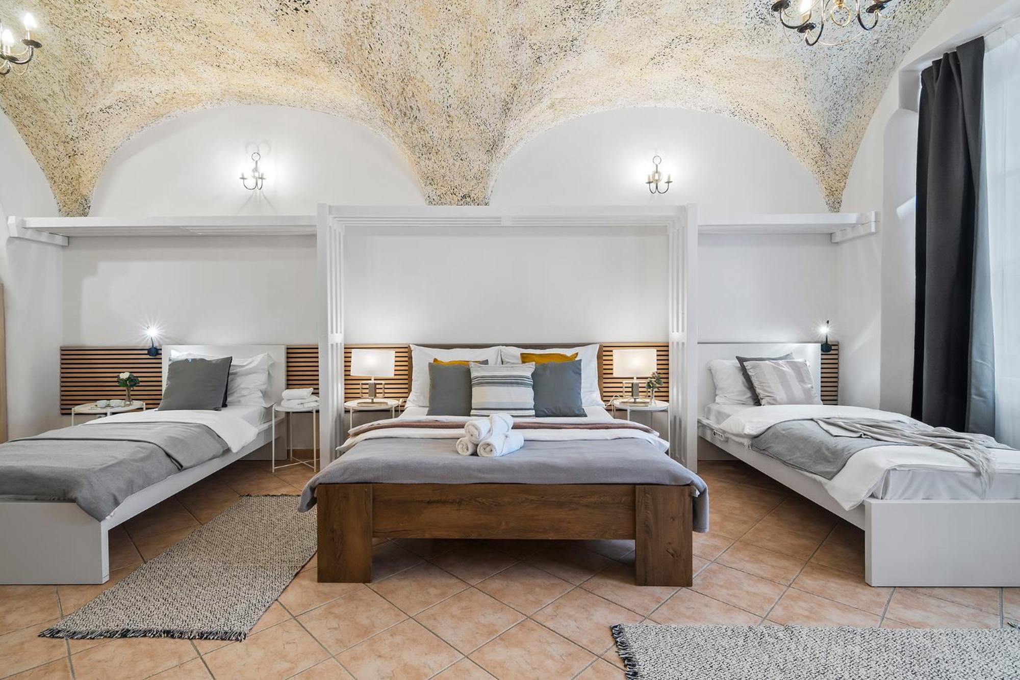 Charles Bridge Historical Apts By Michal&Friends ปราก ภายนอก รูปภาพ